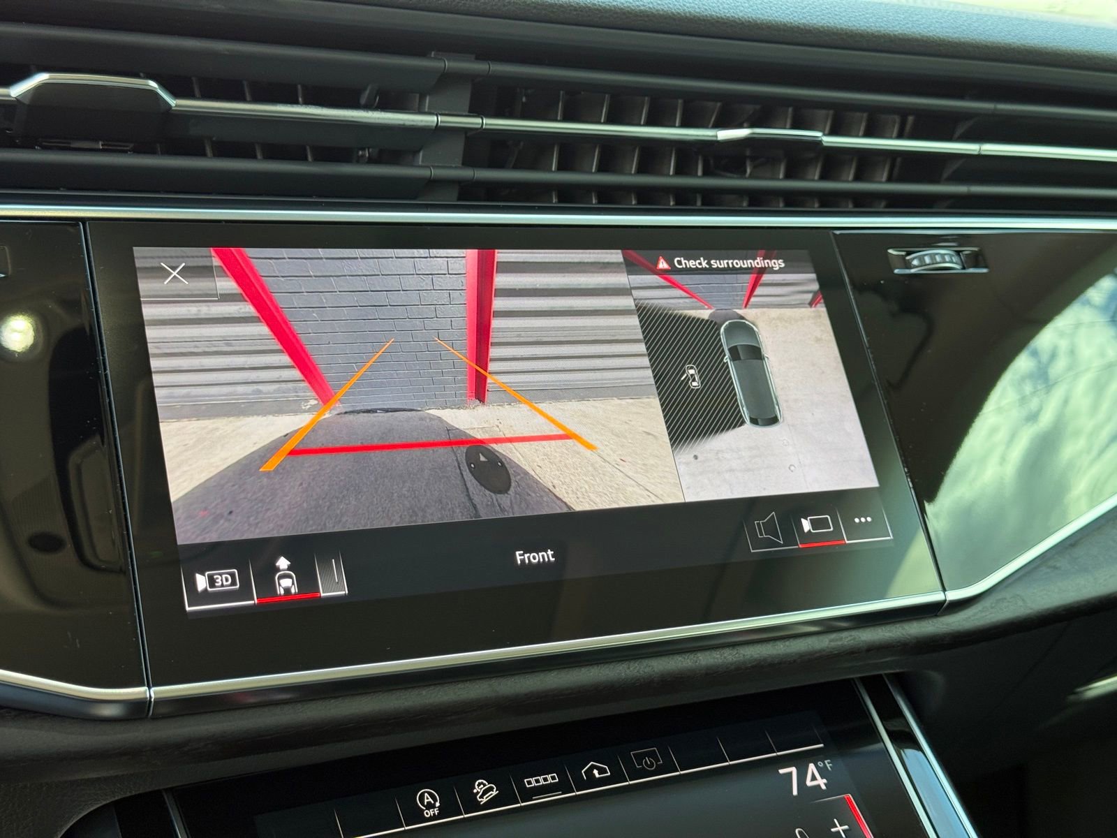 Used 2023 Audi Q8 Premium image 25