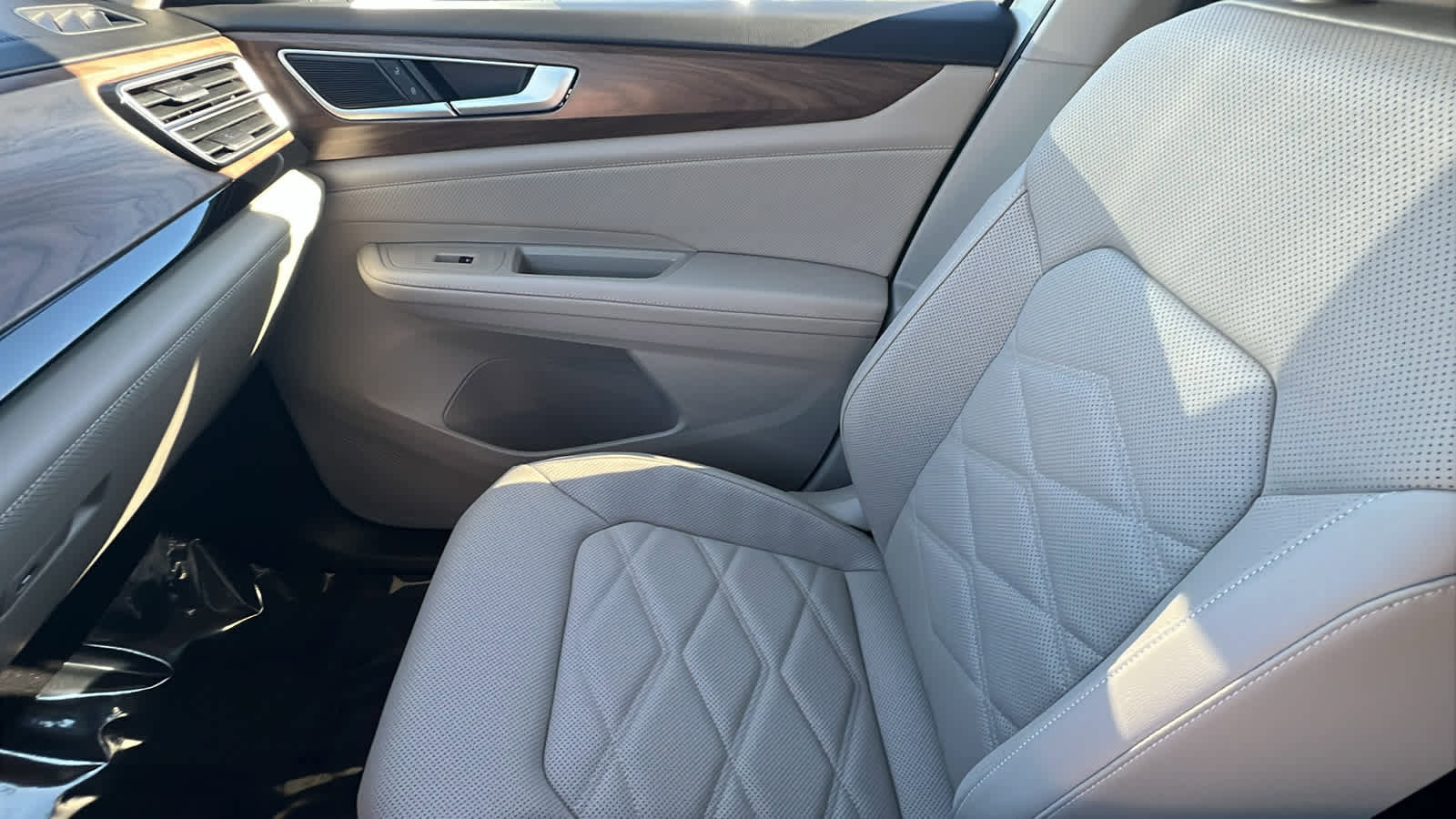 New 2026 Volkswagen Atlas SE image 12