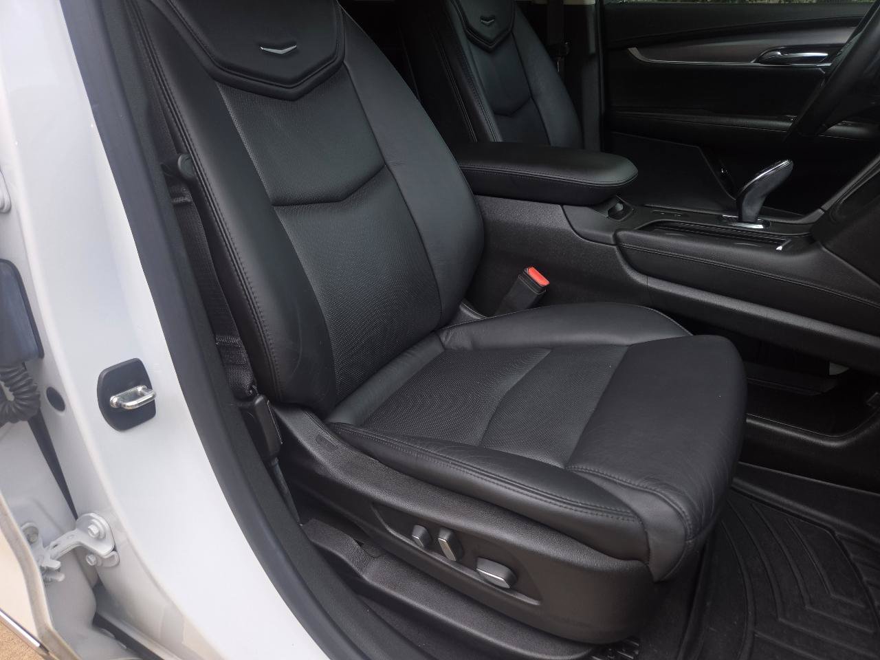 Used 2017 Cadillac XT5 Premium Luxury FWD image 18