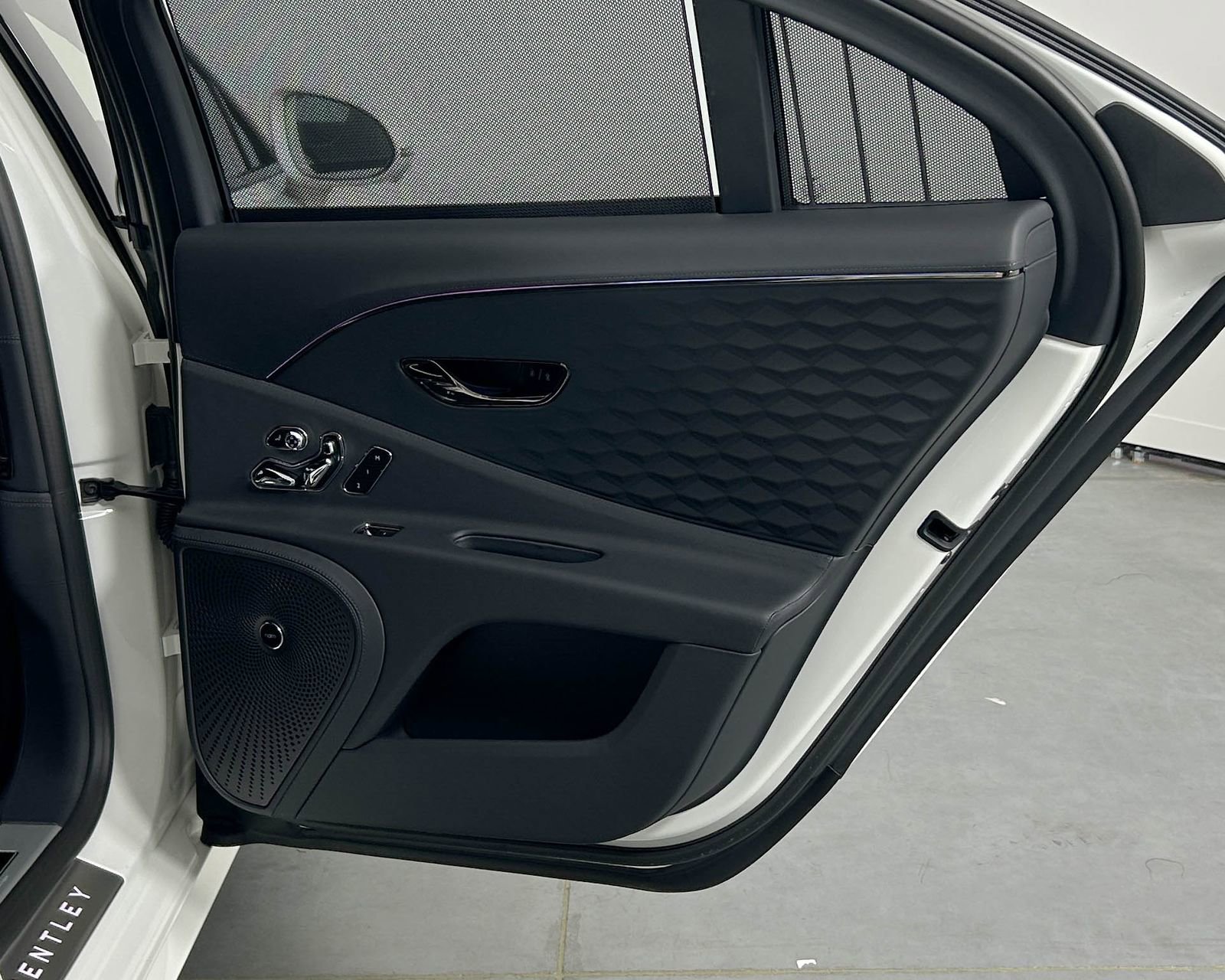 New 2026 Bentley Flying Spur Plug-In Hybrid image 31