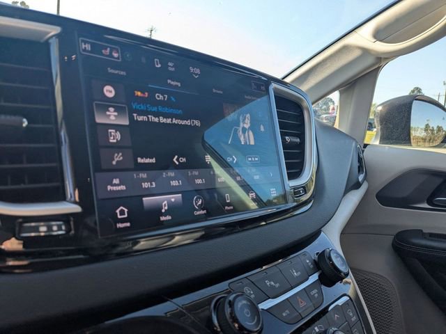 Used 2023 Chrysler Pacifica Touring-L image 29