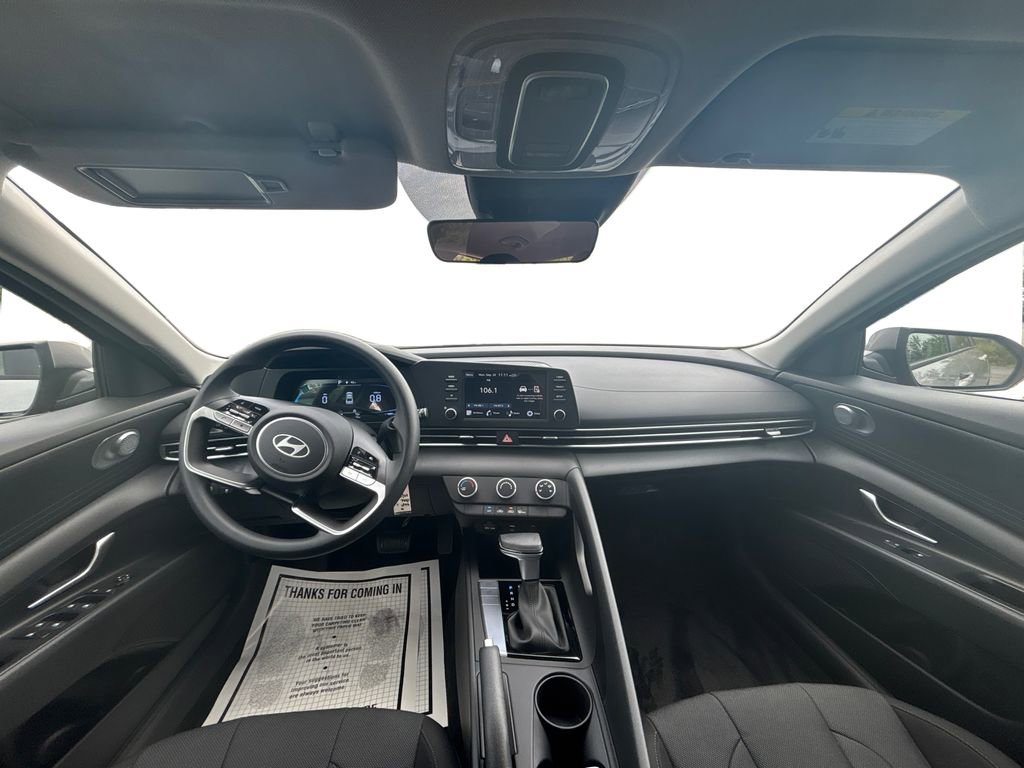 New 2025 Hyundai Elantra SE image 9