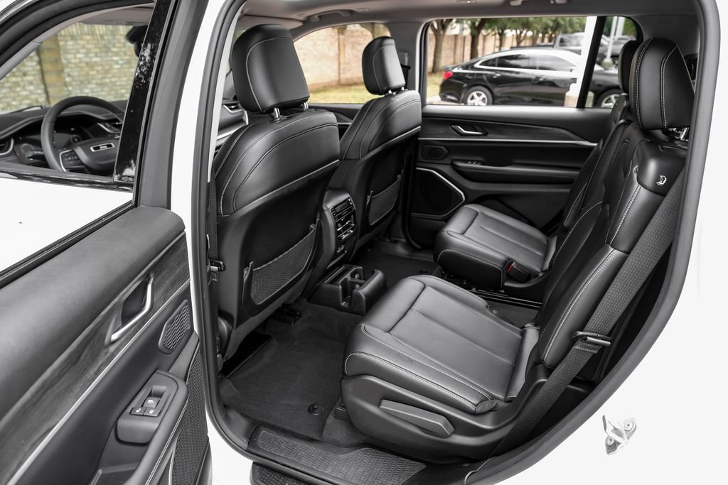 Used 2023 Jeep Grand Cherokee L Limited AWD/4WD image 49