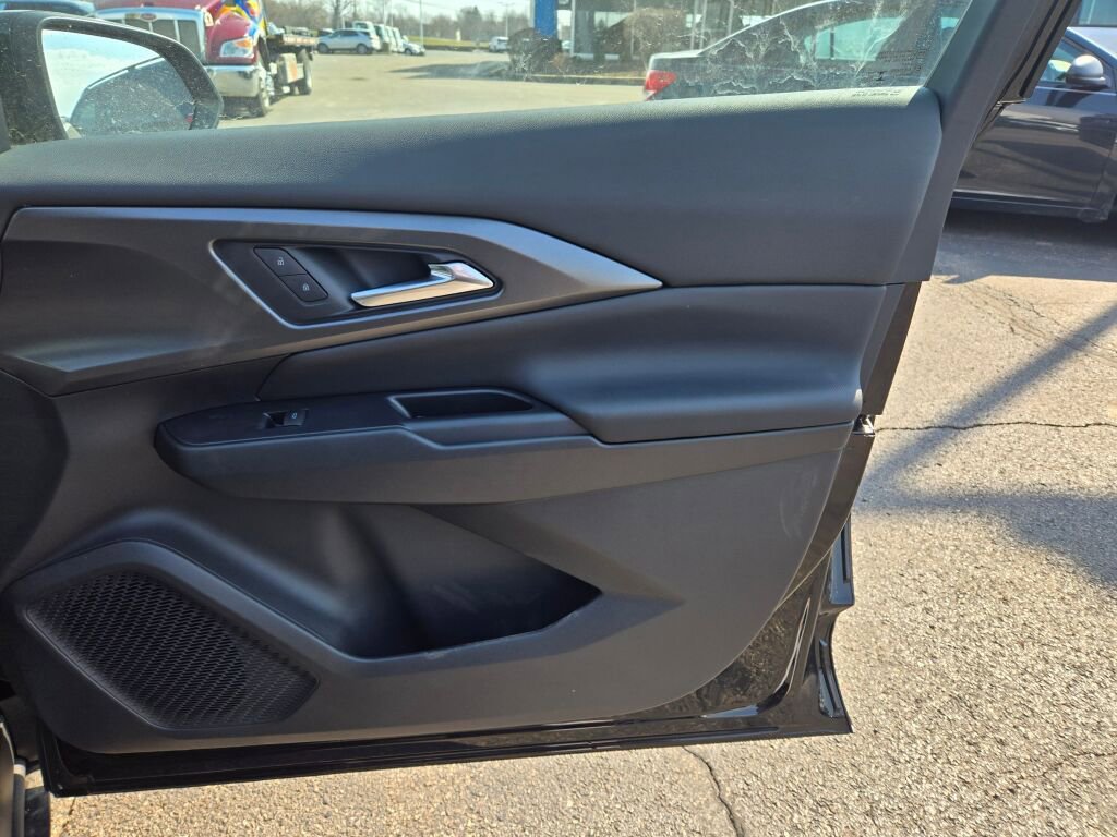 New 2026 Chevrolet Equinox EV LT image 6