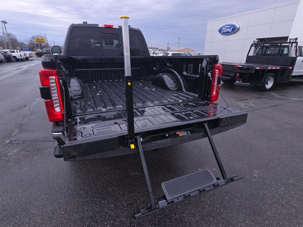 New 2025 Ford F350 Lariat w/ FX4 Off-Road Package image 13