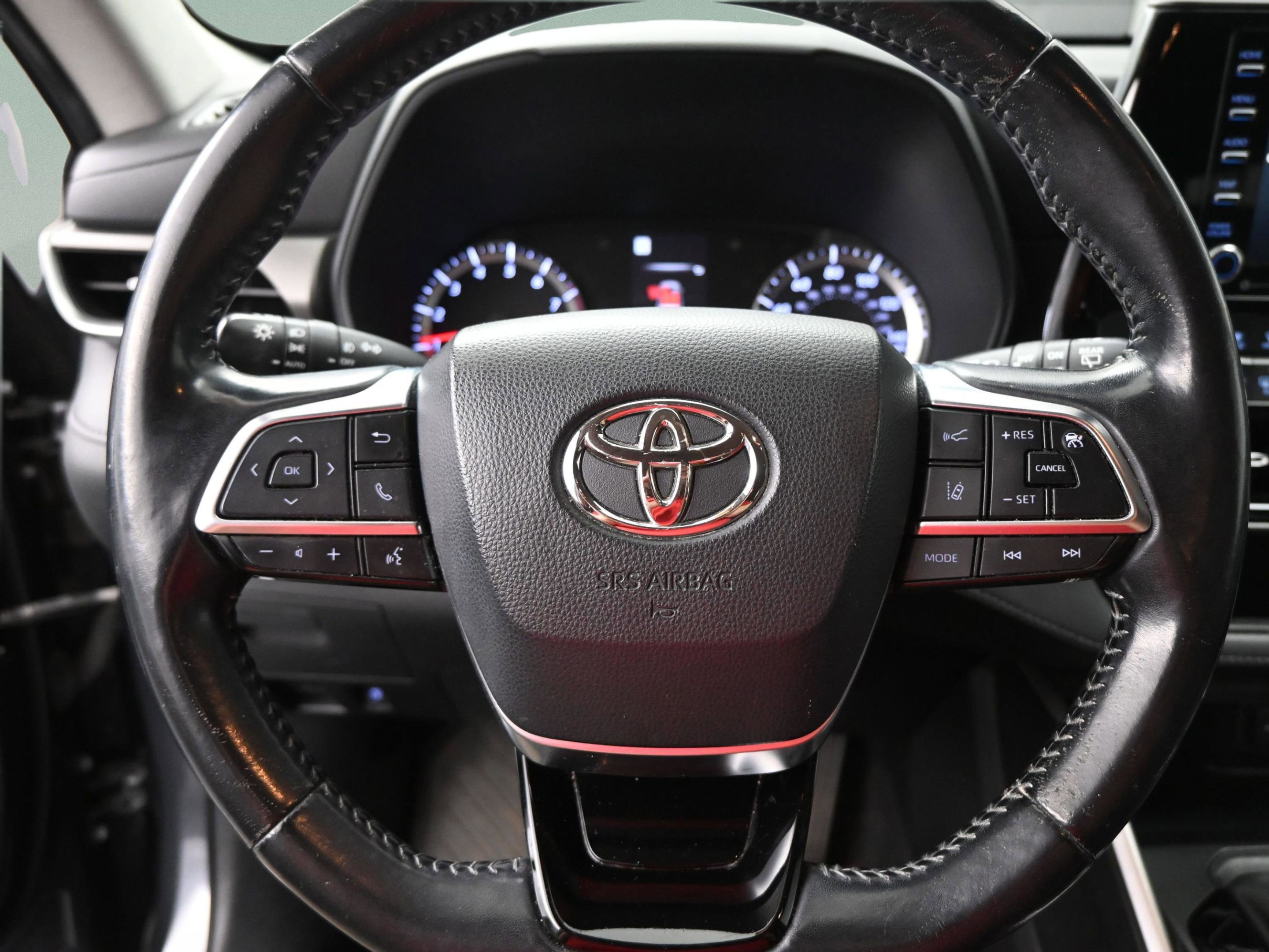 Used 2020 Toyota Highlander LE image 27