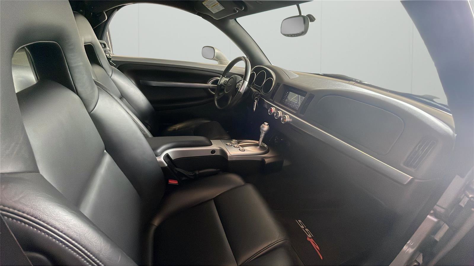 Used 2004 Chevrolet SSR w/ Preferred Equipment Group RWD image 14