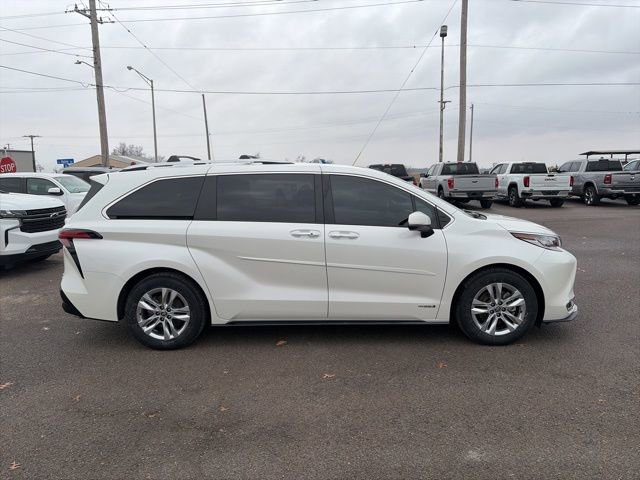 Used 2021 Toyota Sienna Limited w/ Outdoor Package (TMS) image 7