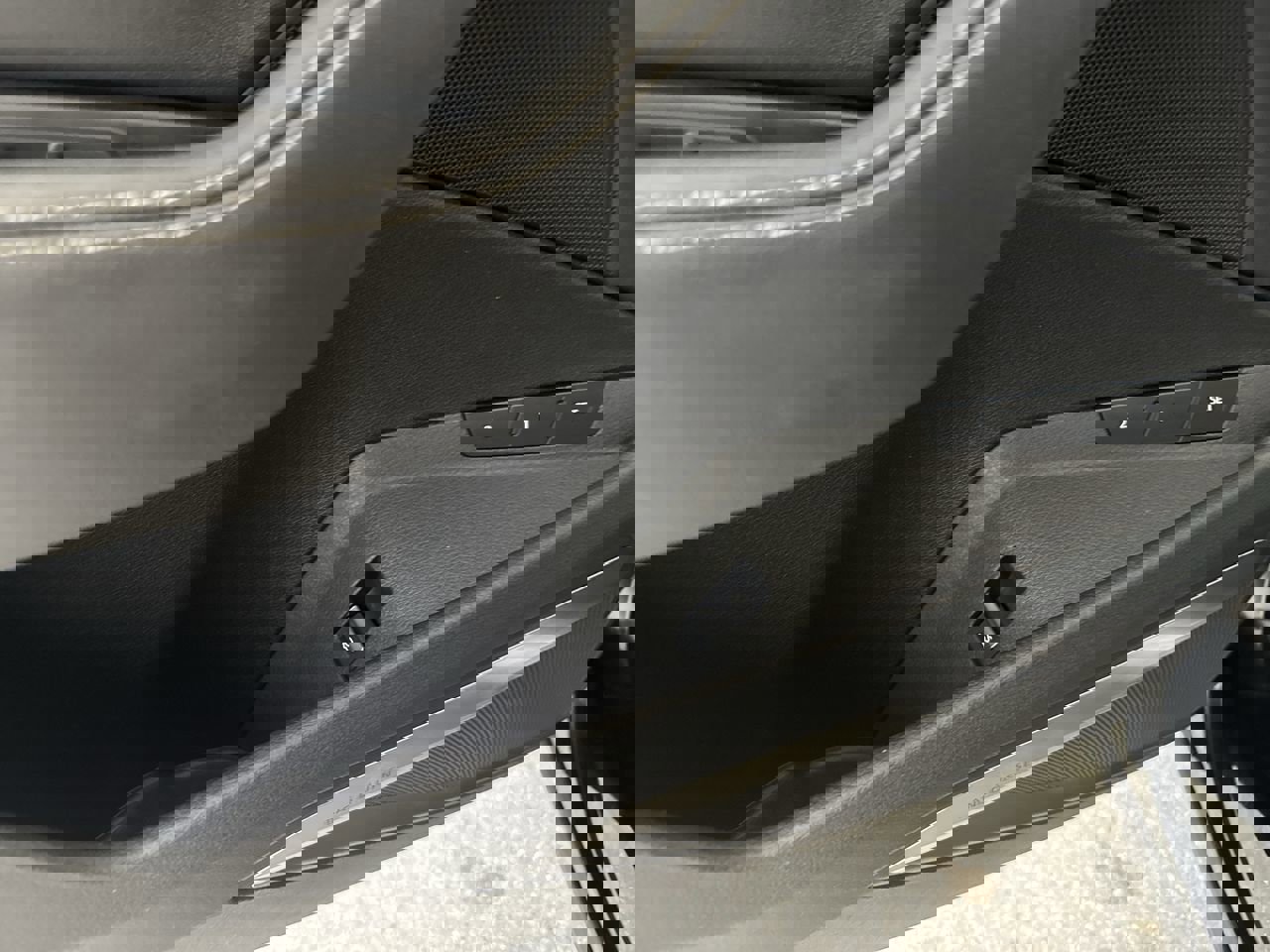 Used 2020 Audi e-tron Premium Plus image 17