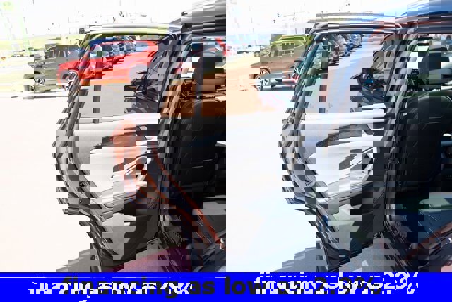 New 2025 Volkswagen Tiguan SE image 12