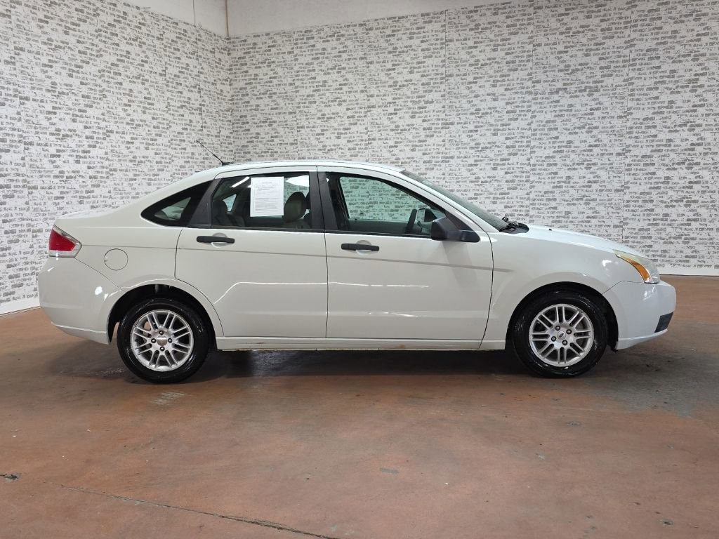 Used 2010 Ford Focus SE FWD image 5