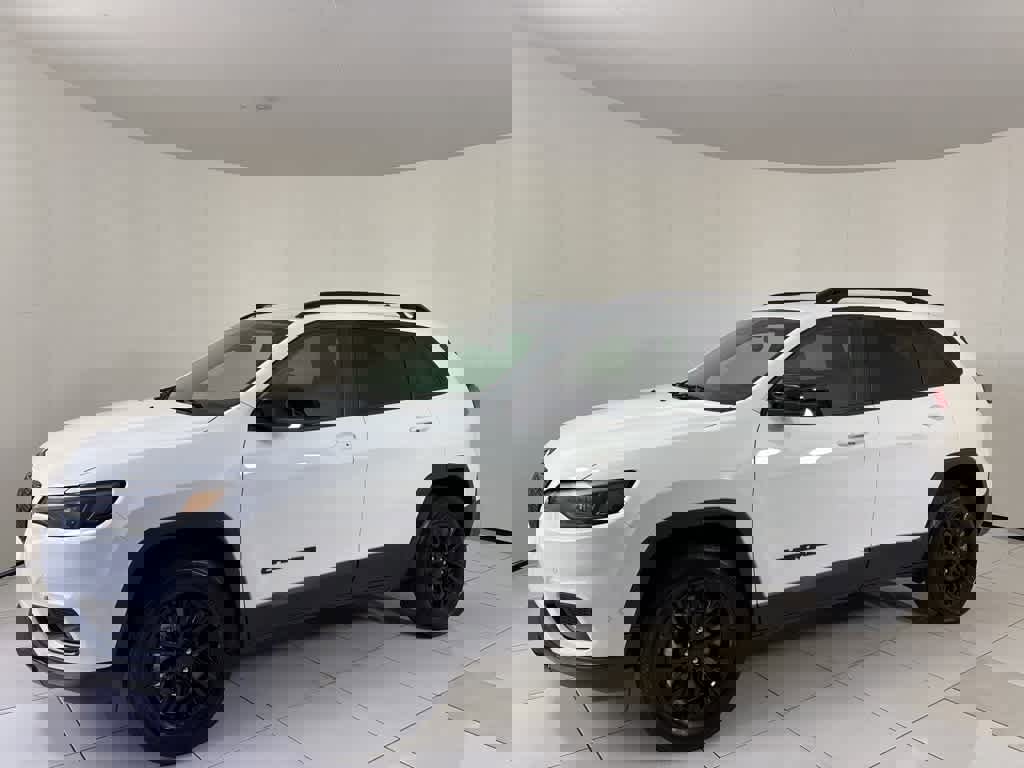 Used 2023 Jeep Cherokee Altitude Lux