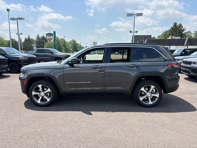 New 2026 Jeep Grand Cherokee Limited w/ Luxury Tech Group II AWD/4WD image 3