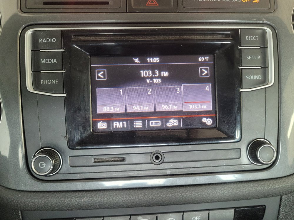 Used 2017 Volkswagen Tiguan Limited FWD image 25