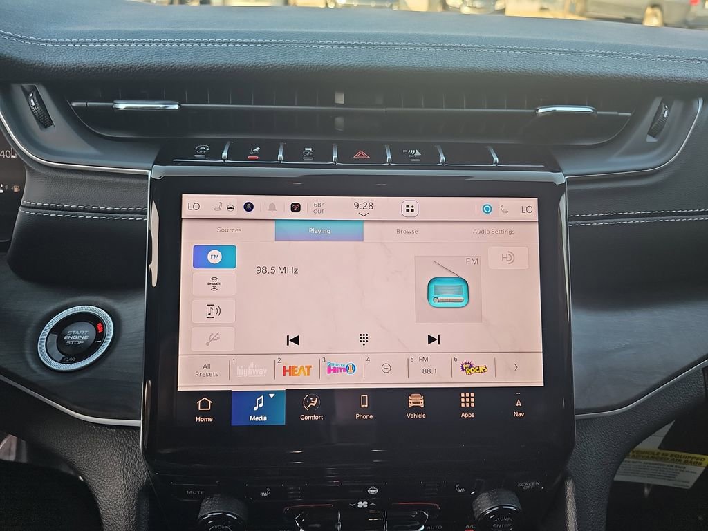 New 2025 Jeep Grand Cherokee Limited w/ Trailer Tow Package image 21