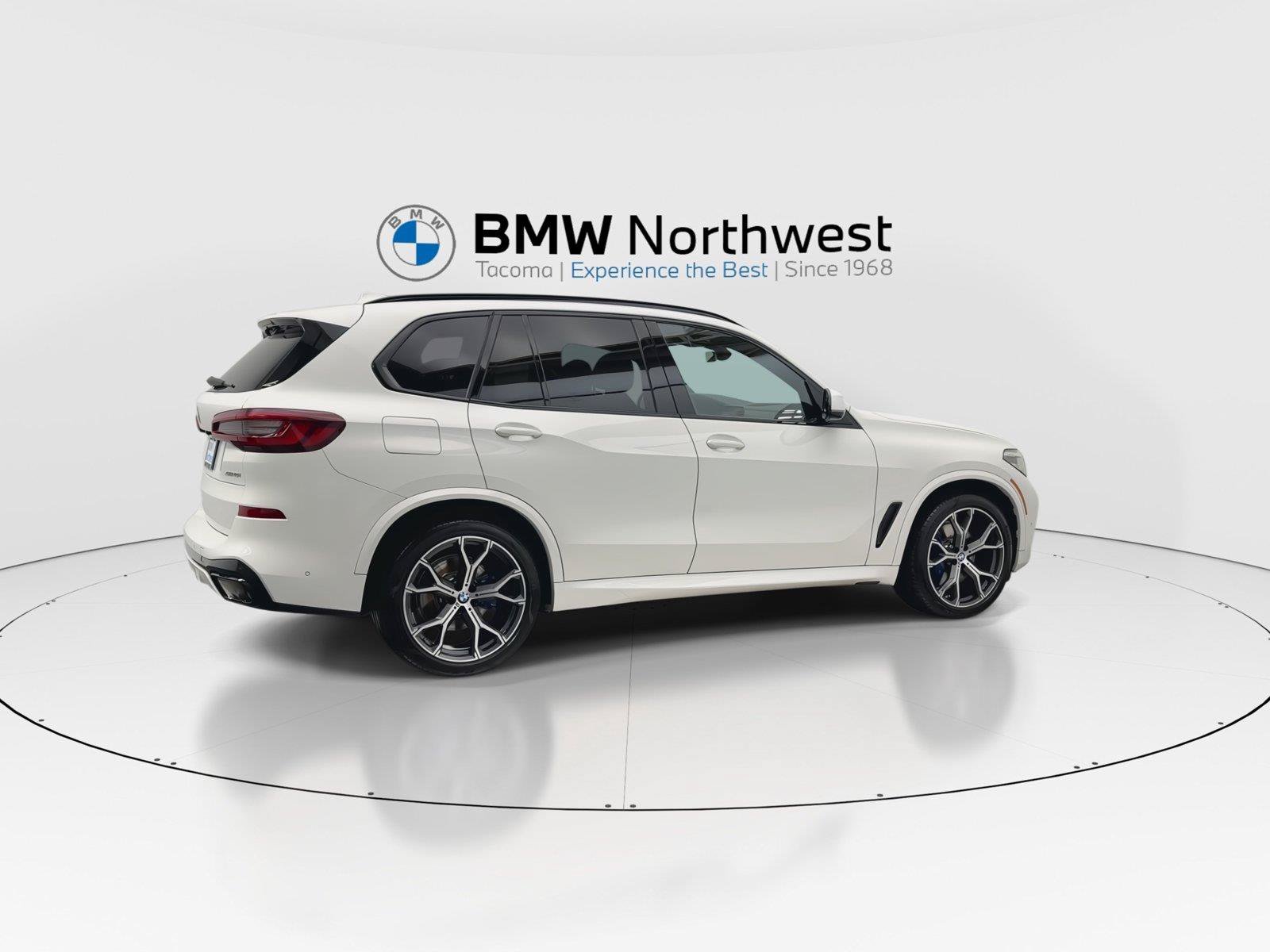 Used 2023 BMW X5 xDrive40i w/ M Sport Package AWD/4WD image 4