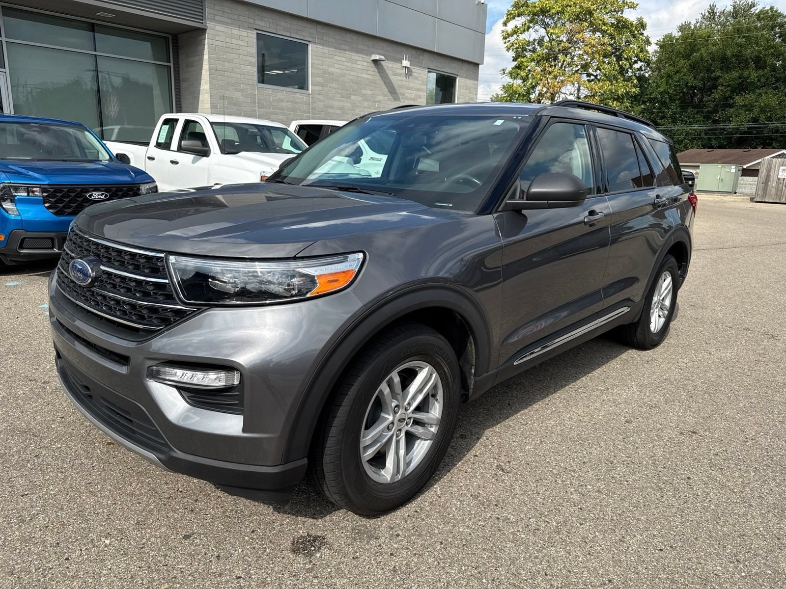 Used 2021 Ford Explorer XLT w/ Equipment Group 202A AWD/4WD image 11