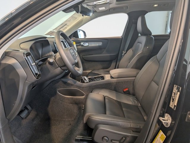 New 2025 Volvo XC40 B5 Ultra w/ Climate Package image 9