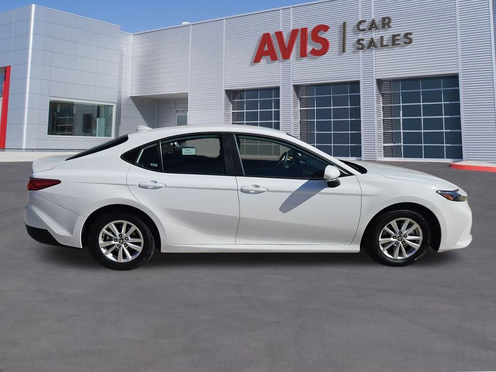 Used 2025 Toyota Camry LE image 7