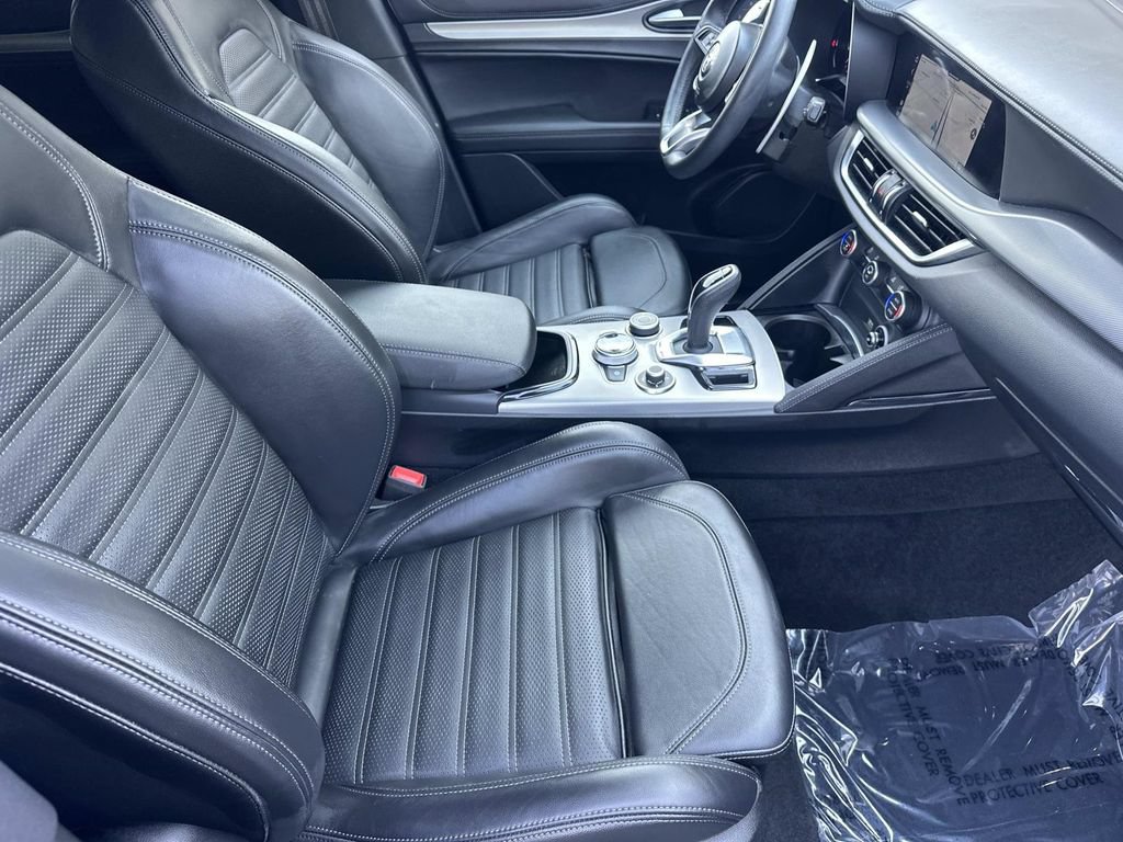 Used 2025 Alfa Romeo Stelvio Sprint AWD/4WD image 14