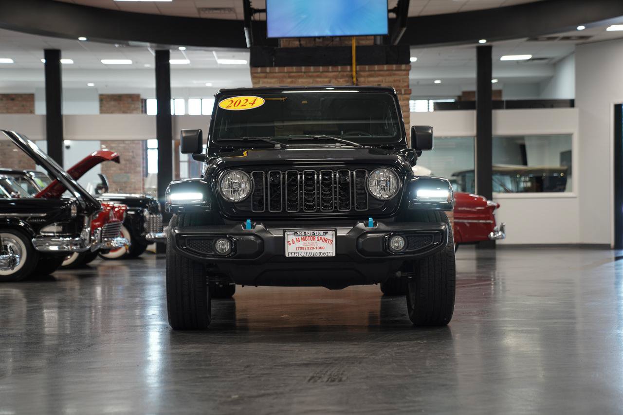 Used 2024 Jeep Wrangler Unlimited w/ Convenience Group AWD/4WD image 3
