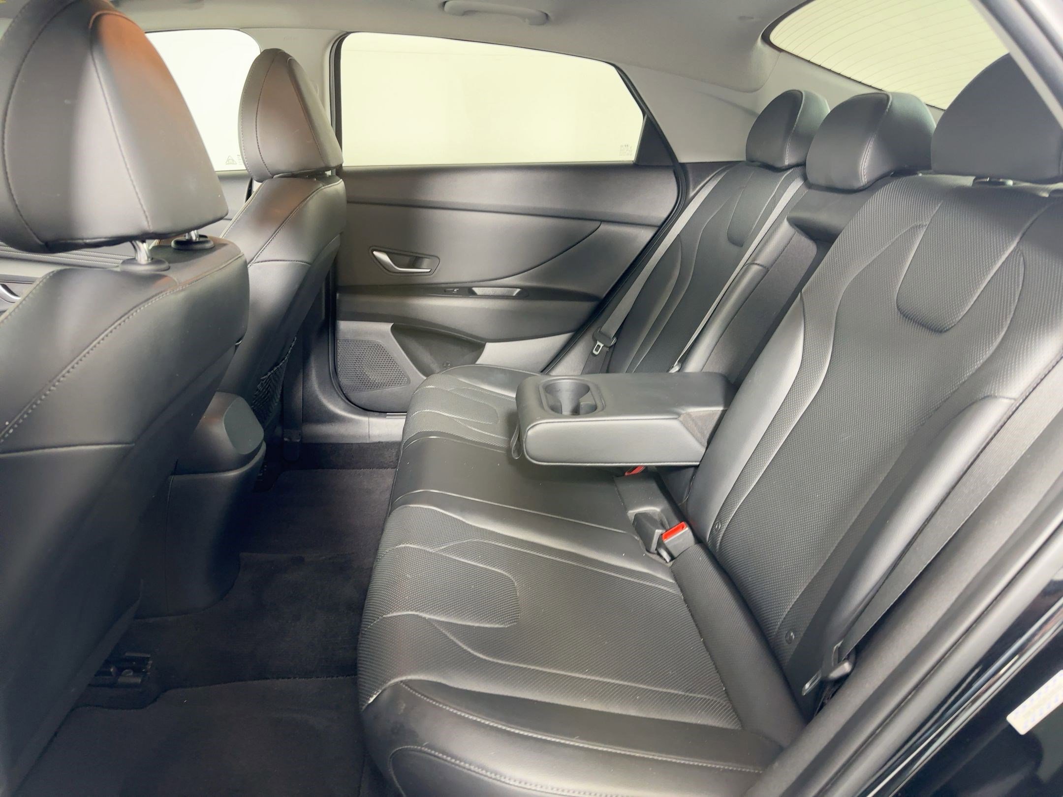 Used 2023 Hyundai Elantra Limited image 11