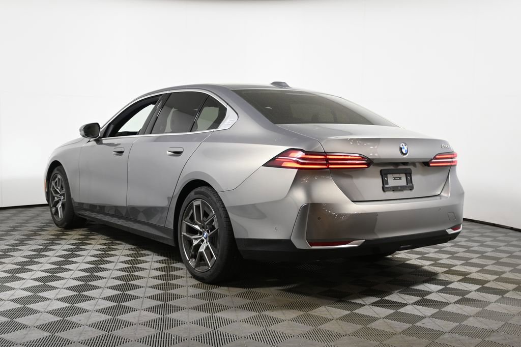 Used 2026 BMW 530i w/ Premium Package RWD image 9
