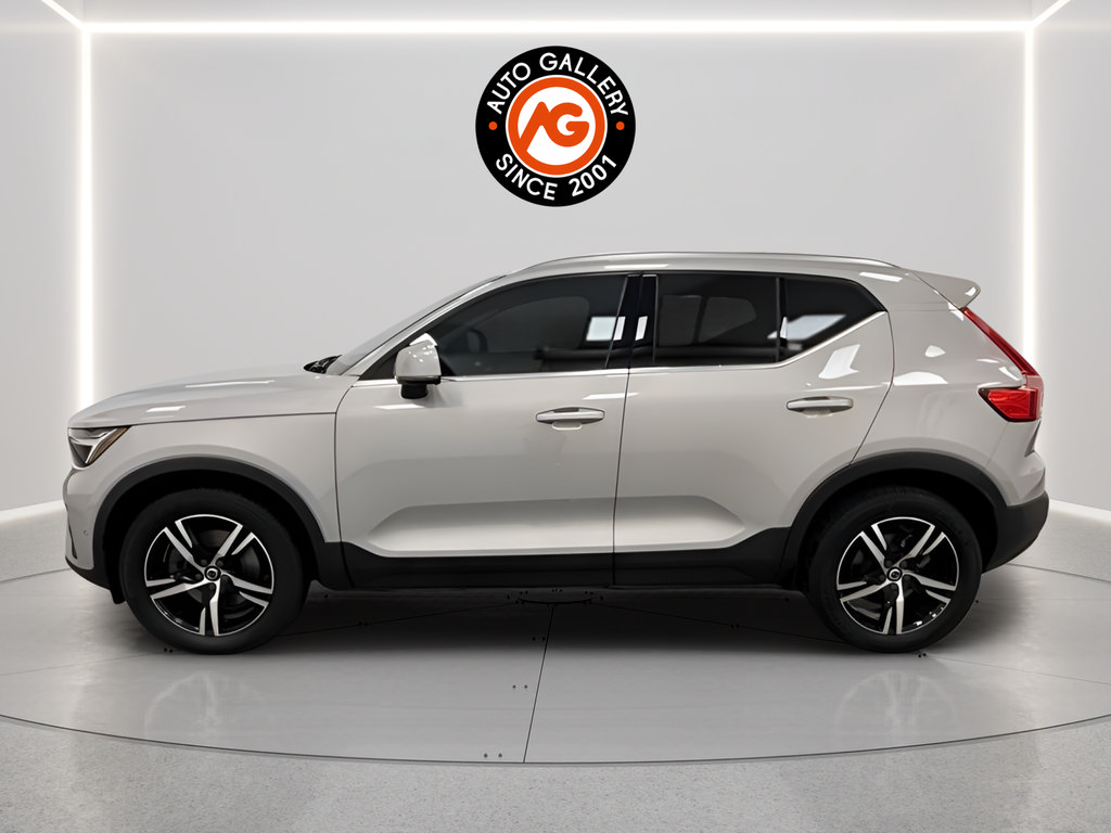 Used 2023 Volvo XC40 B5 Plus AWD/4WD image 6