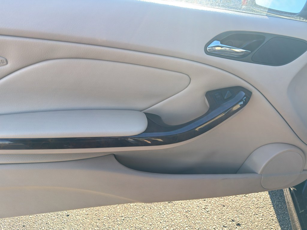 Used 2006 BMW 325Ci Convertible image 13