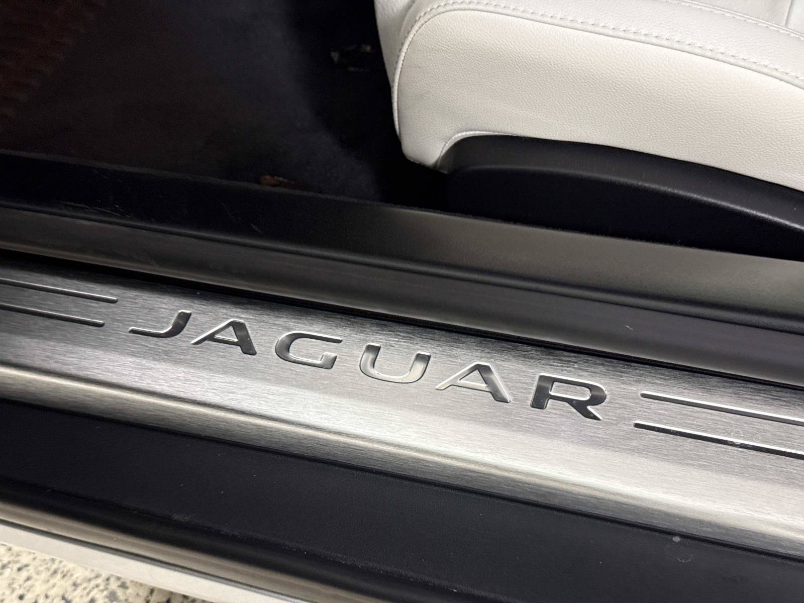 Used 2023 Jaguar F-TYPE Coupe RWD image 13