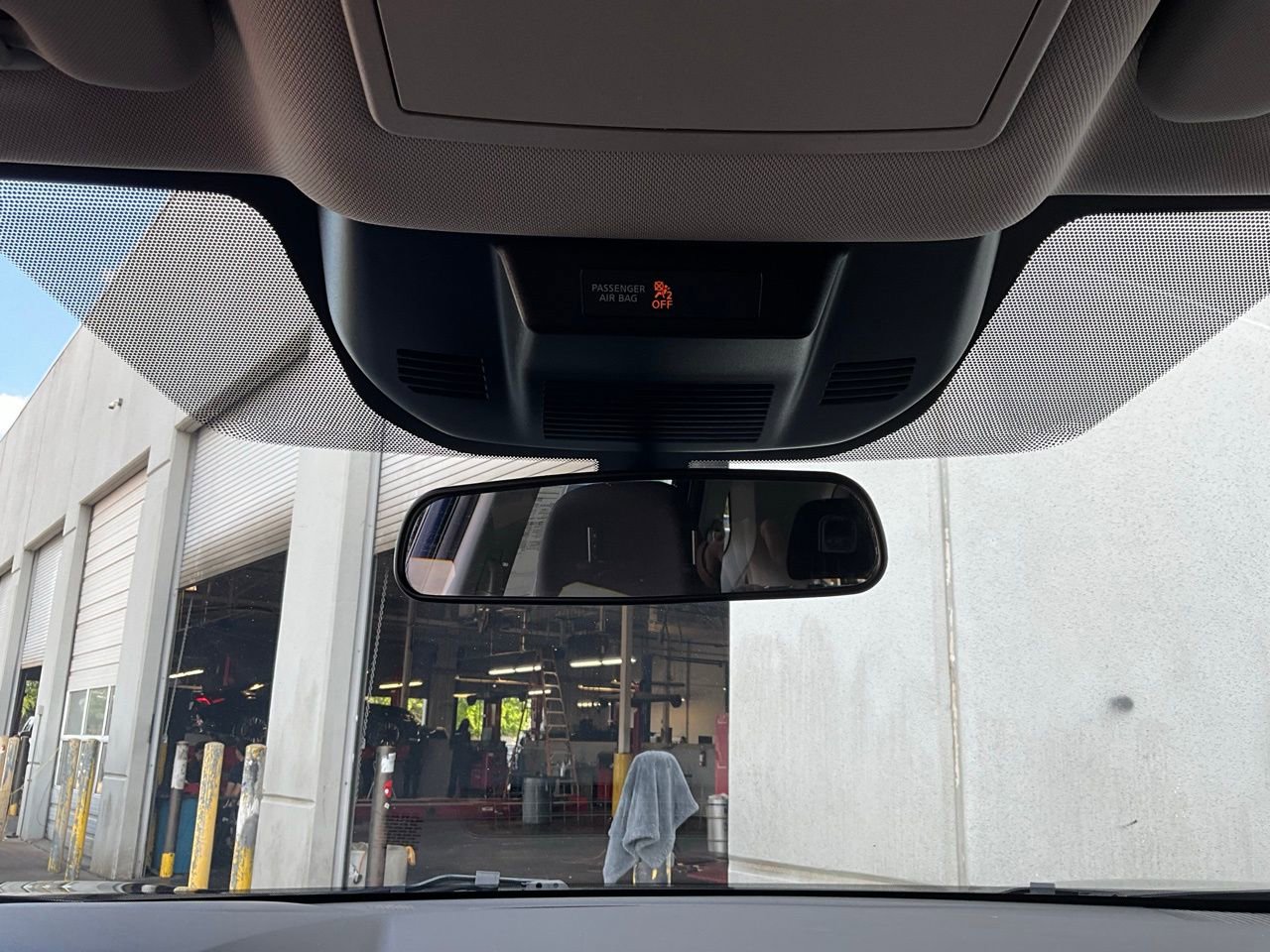 Used 2025 Nissan Rogue SV image 18