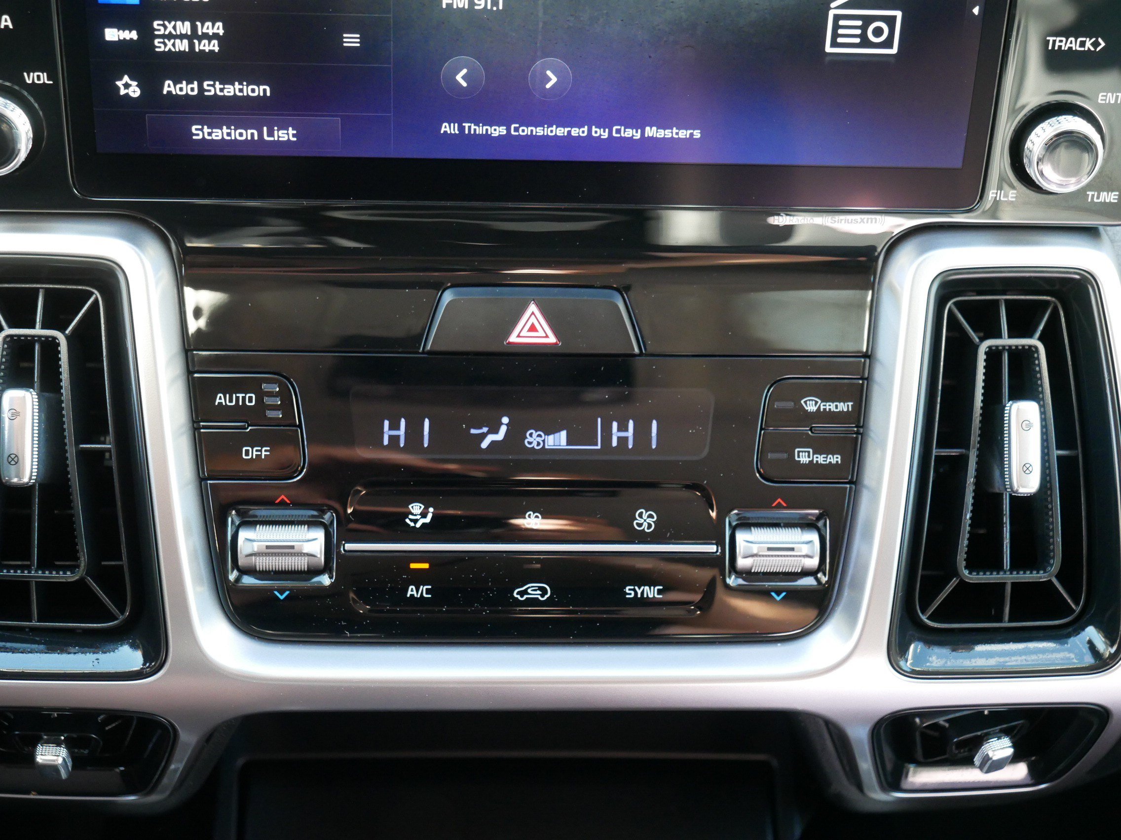 Certified 2023 Kia Sorento S w/ Panoramic Sunroof Package AWD/4WD image 23