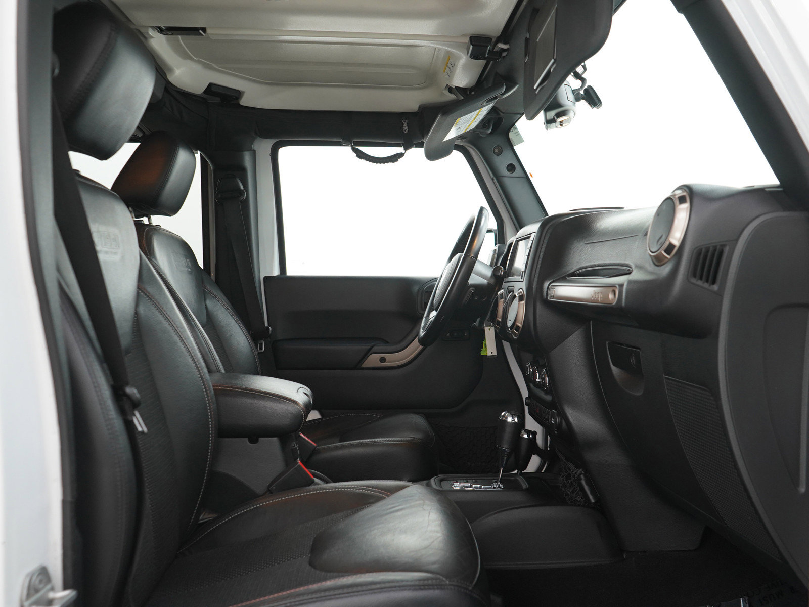 Used 2016 Jeep Wrangler Unlimited Sahara image 11