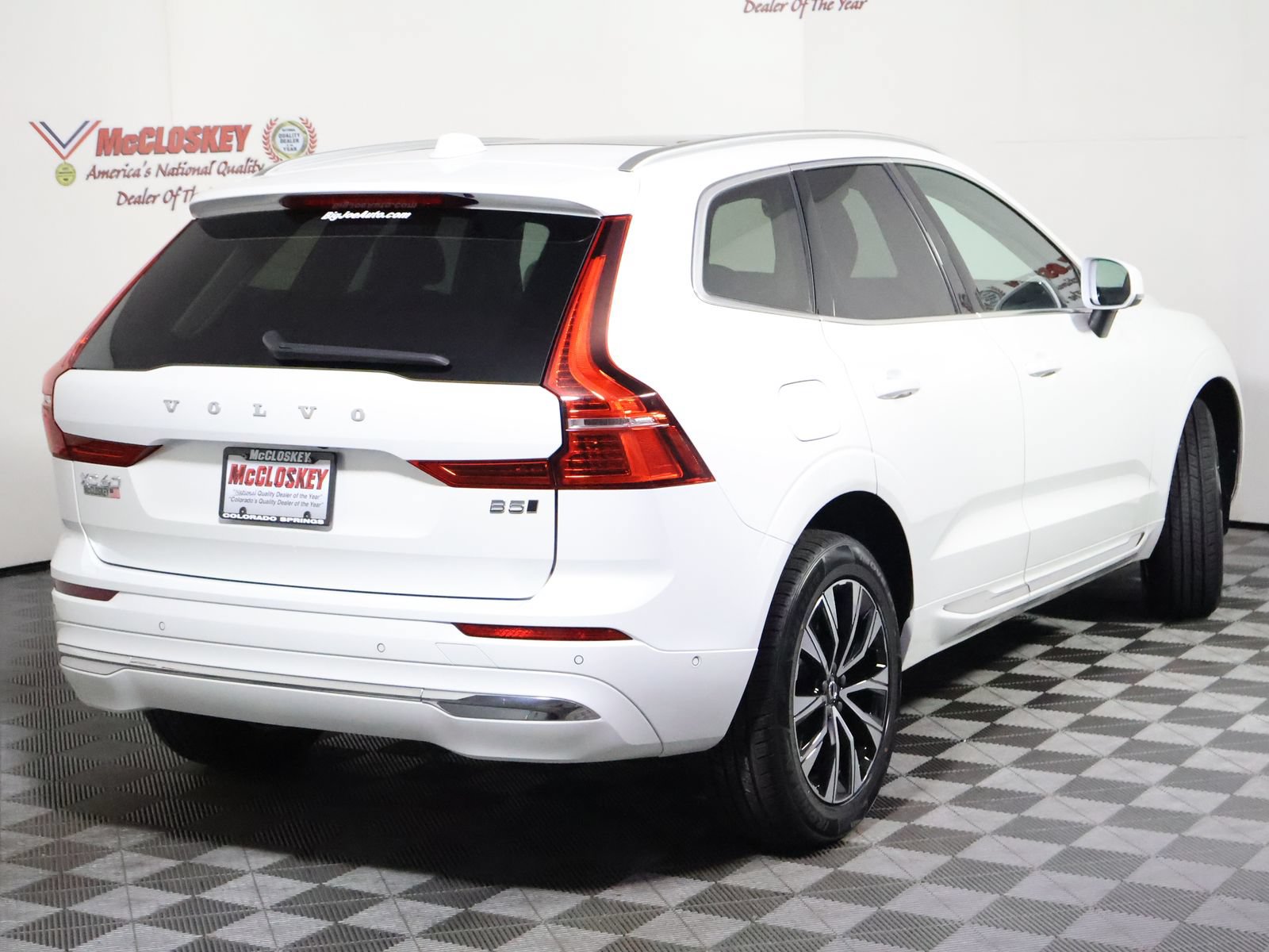 Used 2023 Volvo XC60 B5 Plus AWD/4WD image 5