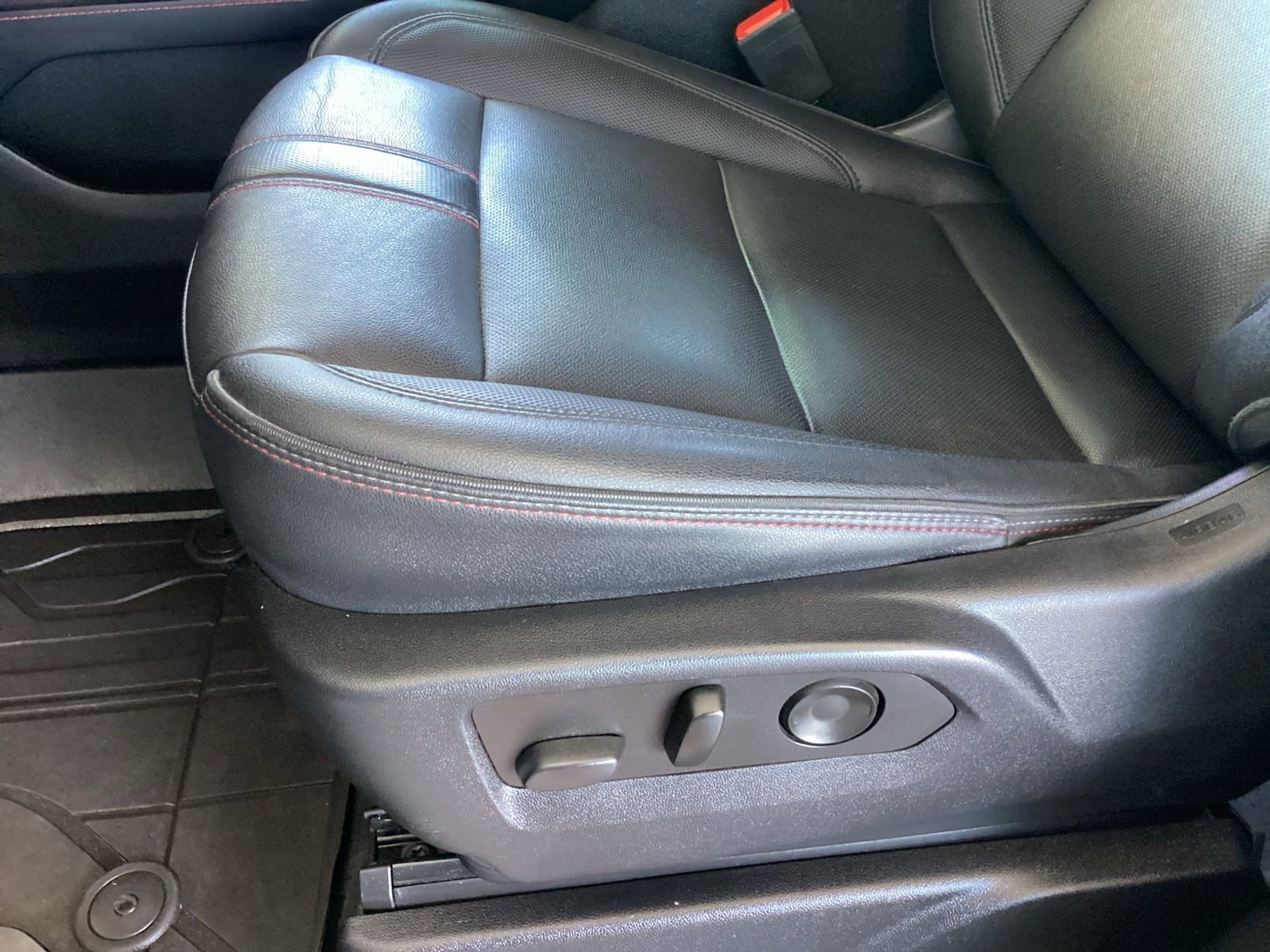 Used 2022 Chevrolet Tahoe RST w/ Sport Performance Package image 12