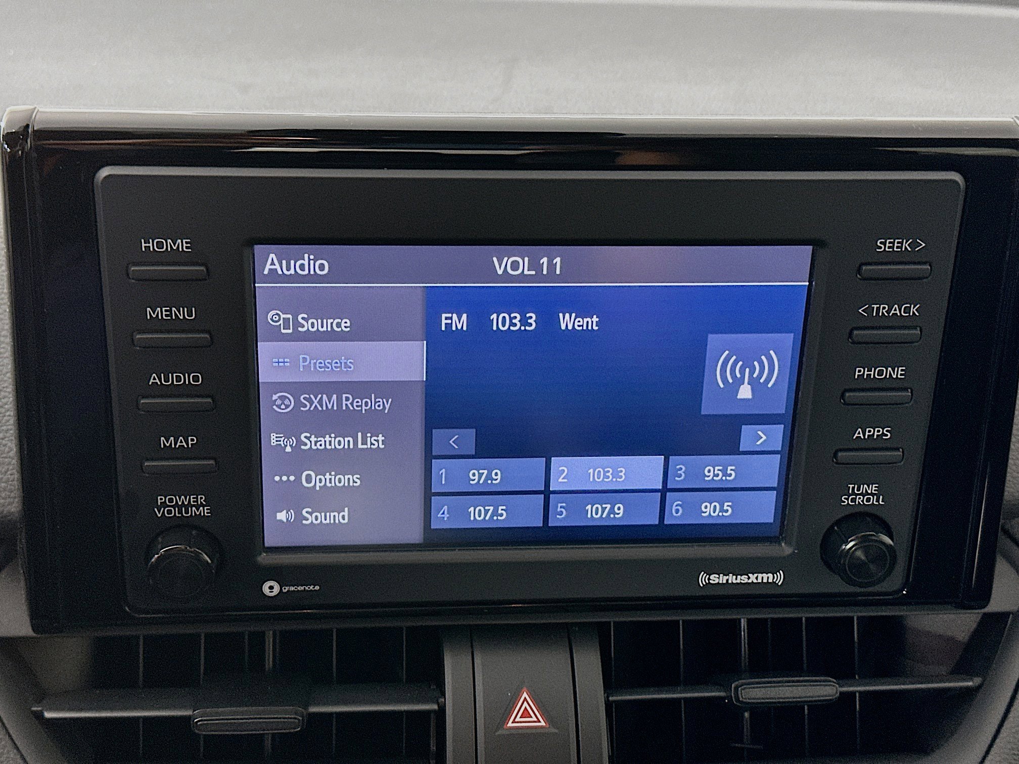 Used 2021 Toyota RAV4 XLE w/ Convenience Package FWD image 21