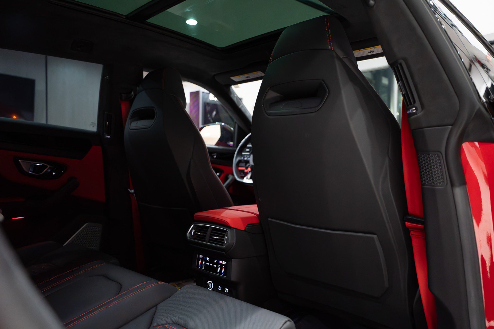 Used 2022 Lamborghini Urus AWD/4WD image 46