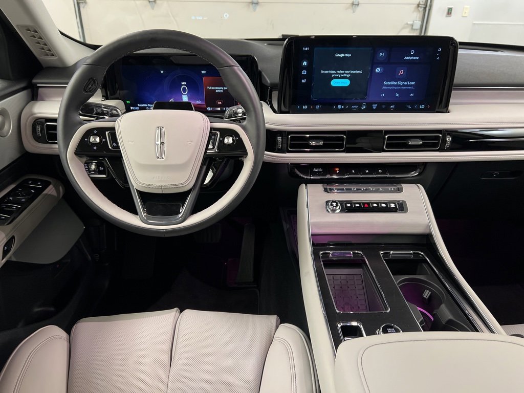 Used 2025 Lincoln Aviator Reserve w/ Equipment Group 201A image 7