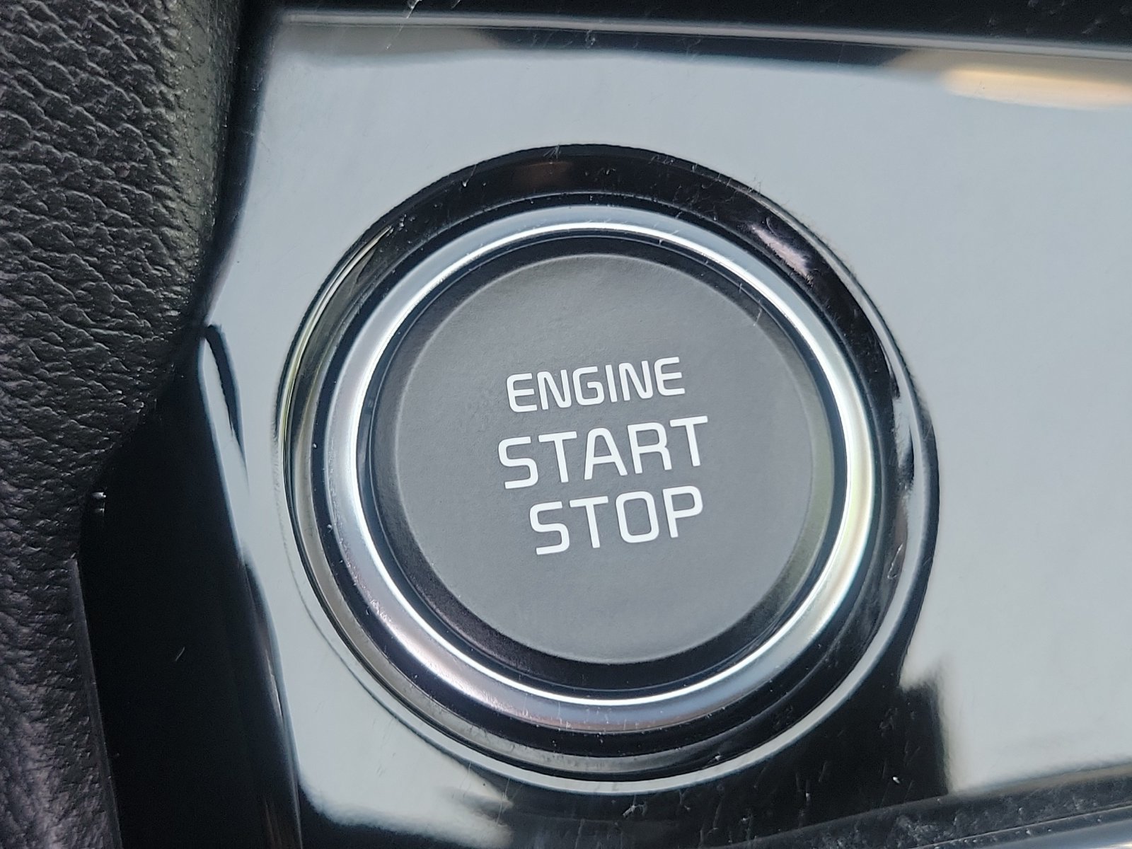 Used 2025 Kia Sportage SX FWD image 12