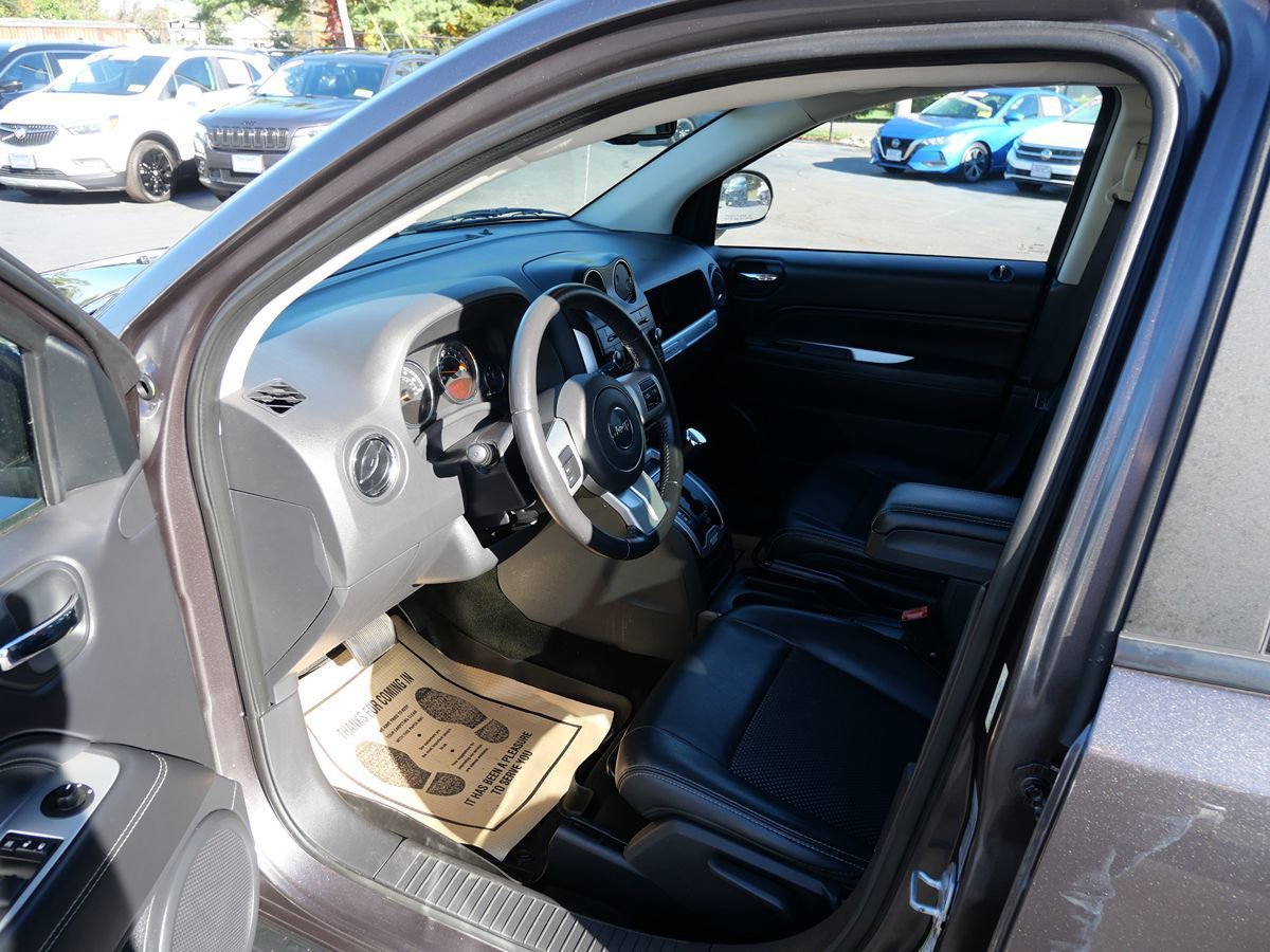 Used 2017 Jeep Compass Latitude image 9
