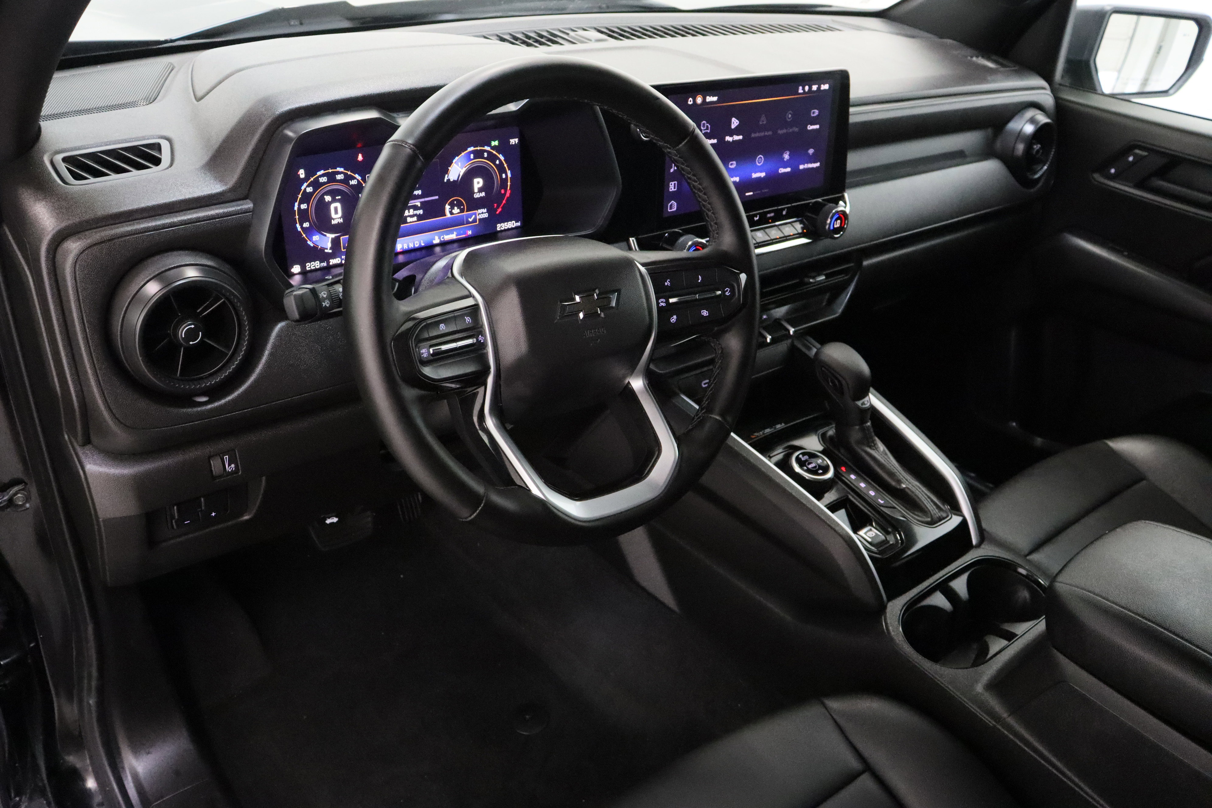 Used 2025 Chevrolet Colorado Trail Boss image 13