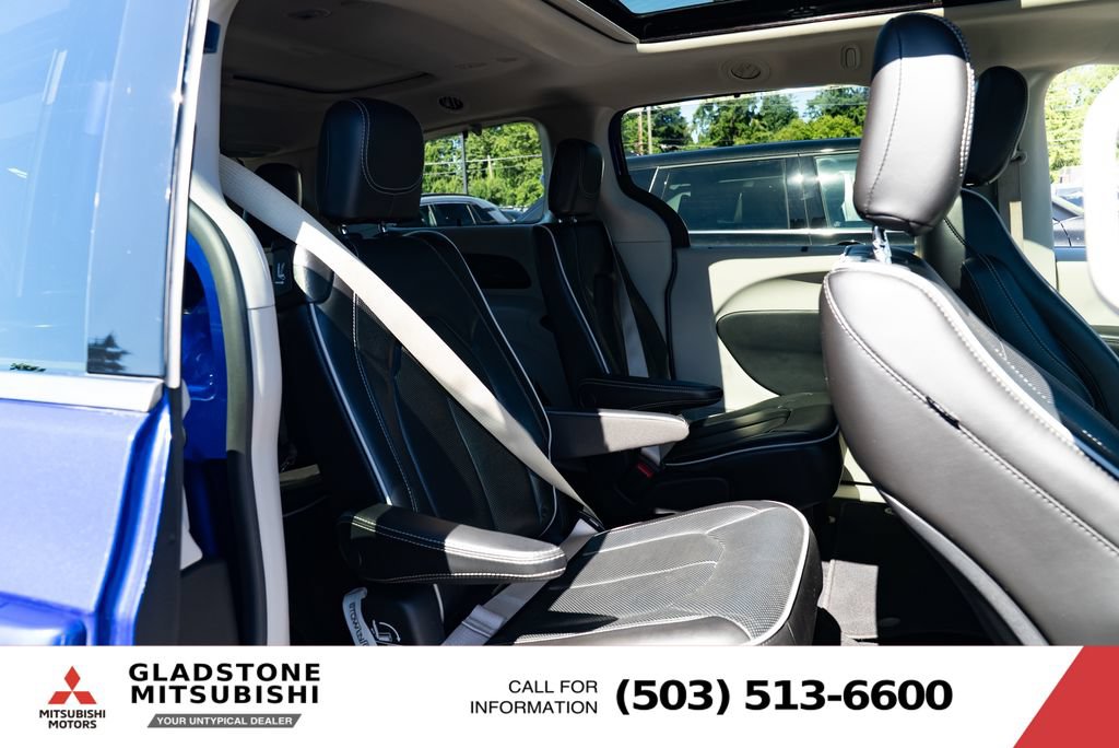 Used 2021 Chrysler Pacifica Limited AWD/4WD image 23