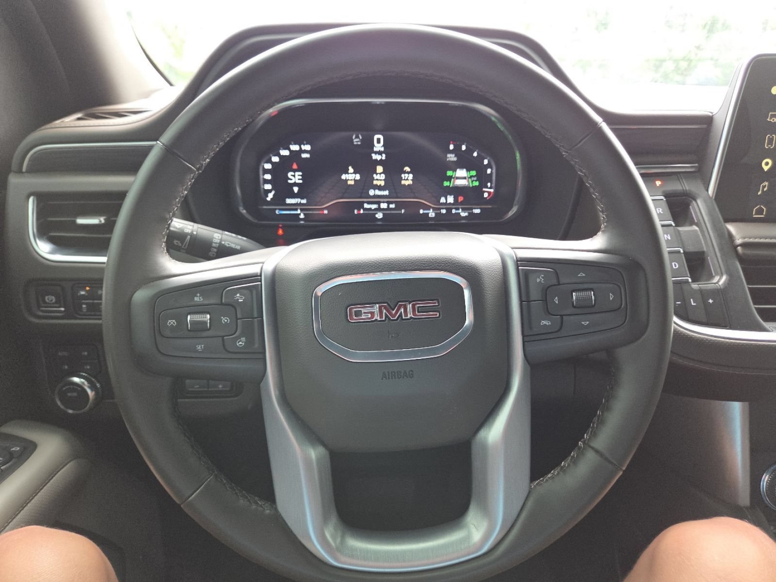 Used 2024 GMC Yukon XL SLT w/ SLT Luxury Package AWD/4WD image 33