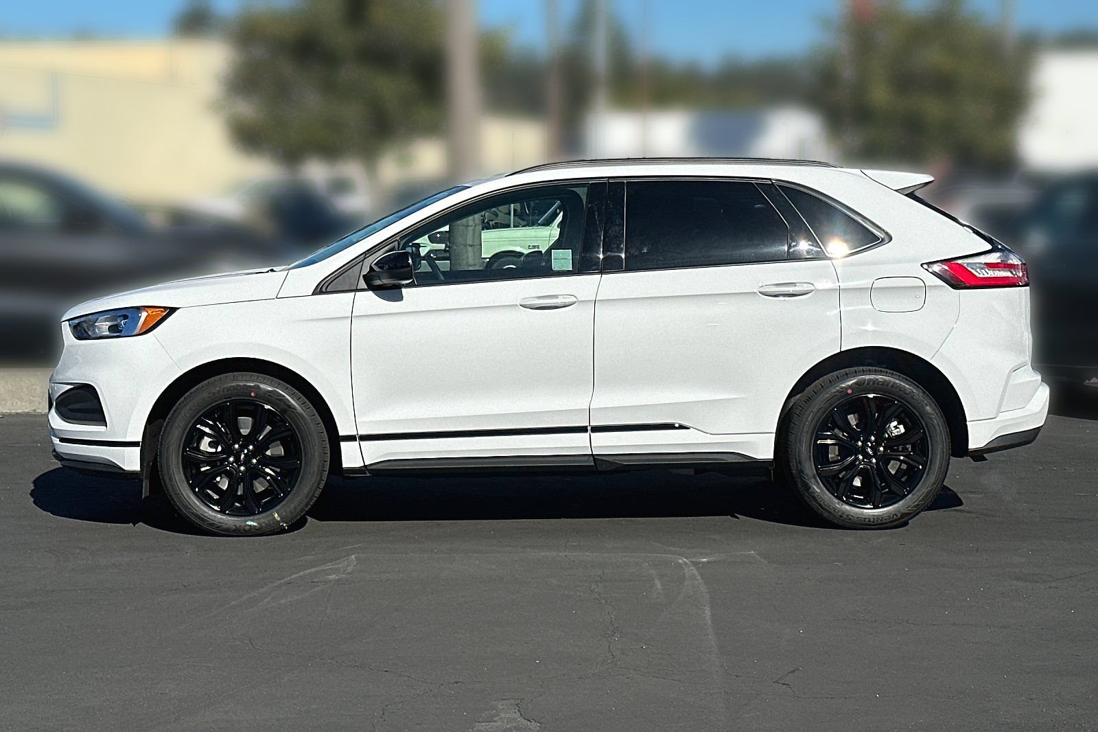 New 2024 Ford Edge SE w/ Black Appearance Package AWD/4WD image 9