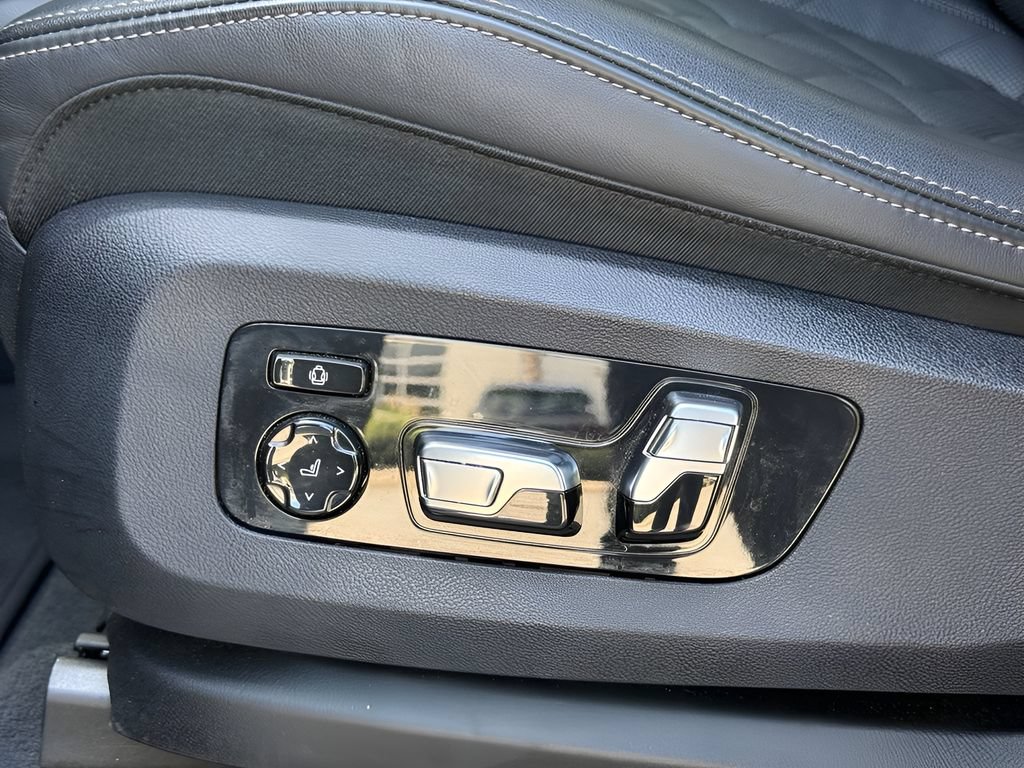 Used 2025 BMW X5 sDrive40i w/ Climate Comfort Package RWD image 12
