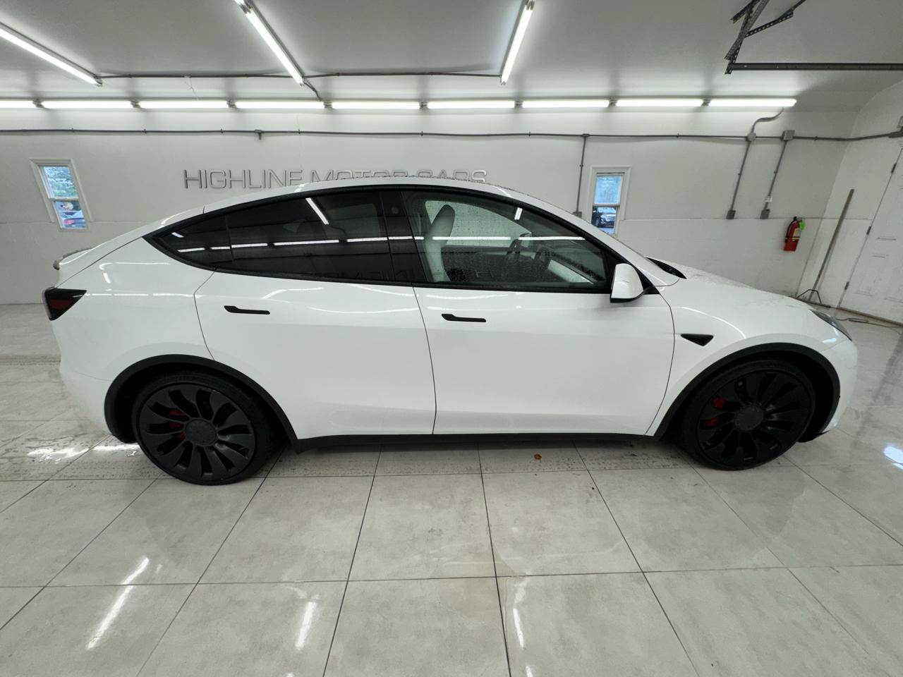 Used 2023 Tesla Model Y Performance AWD/4WD image 4