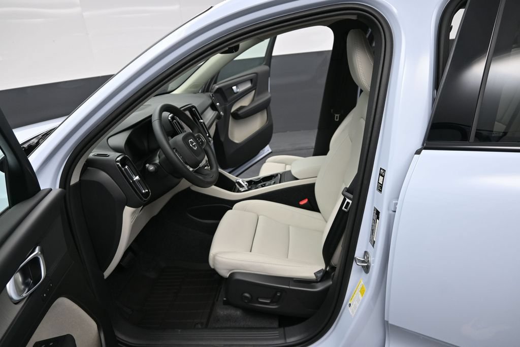 New 2026 Volvo XC40 B5 Plus w/ Protection Package Premier AWD/4WD image 10