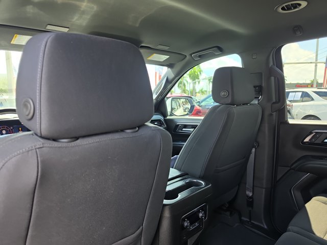 Used 2025 Chevrolet Suburban LS RWD image 16