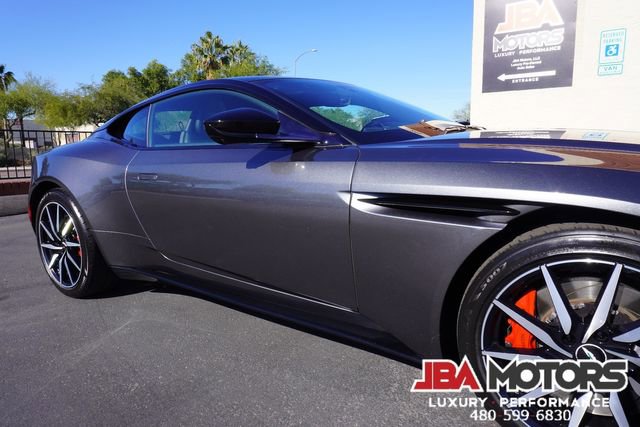 Used 2020 Aston Martin DB11 Coupe image 40