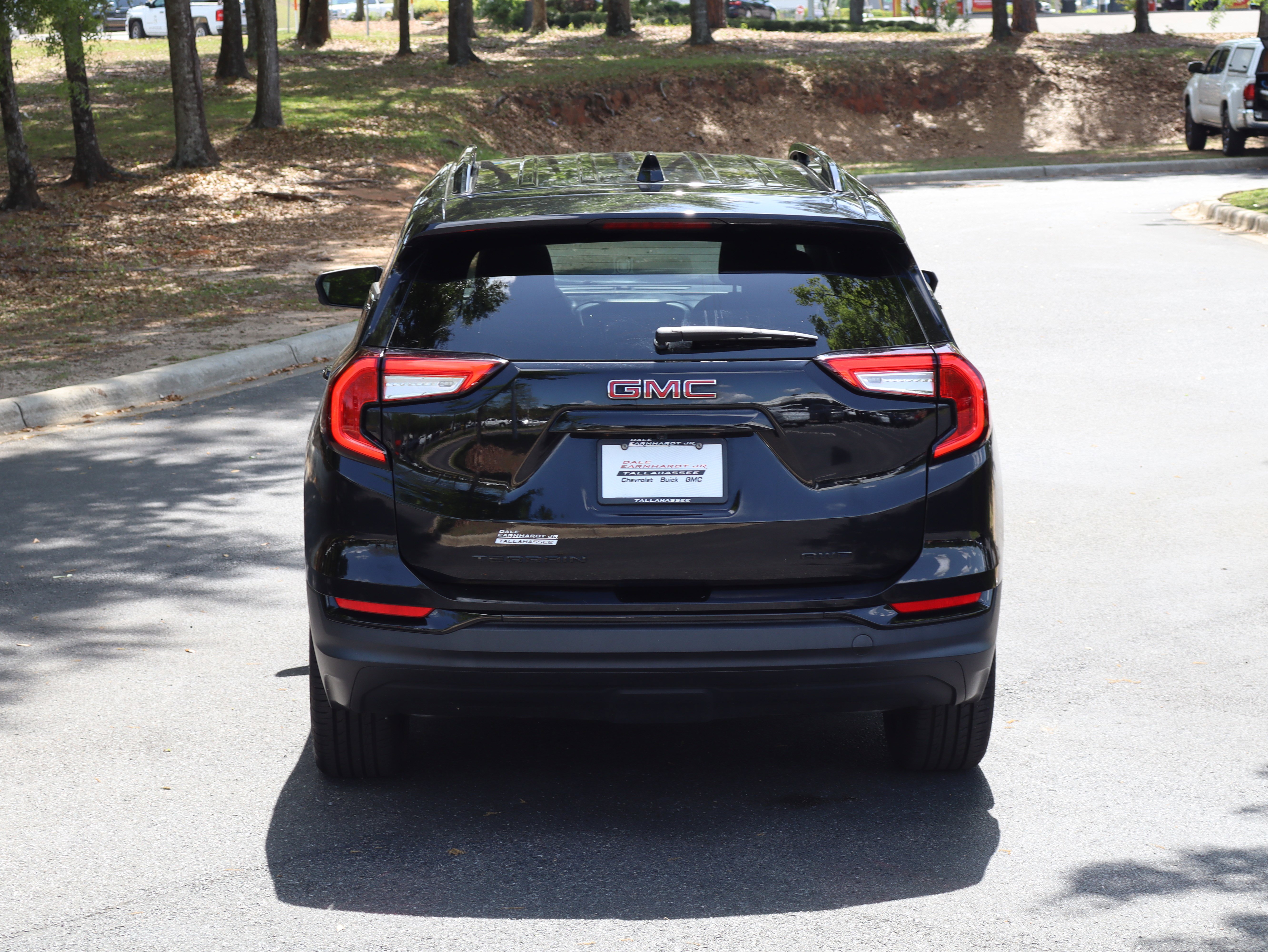 Used 2022 GMC Terrain SLE w/ Driver Convenience Package image 8